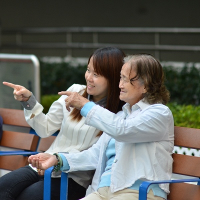 分散長者注意力